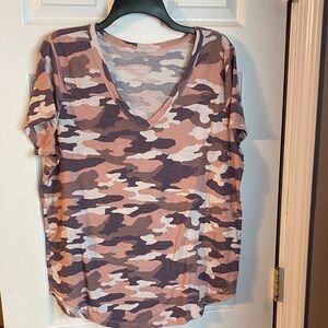 SO Women's Camo Short Sleeve Tee